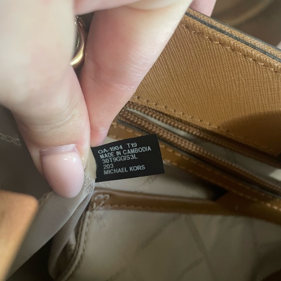 Michael Kors Gibson Large Crossbody Satchel - Picture 7 of 7